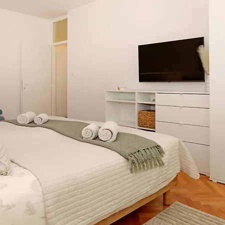 Two Bedroom Cozy Vimalu * 斯普利特