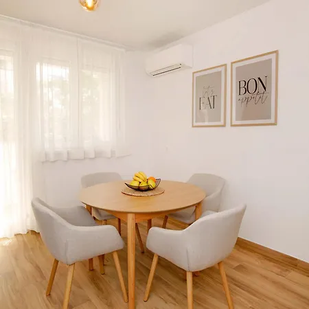 公寓 Two Bedroom Cozy Vimalu