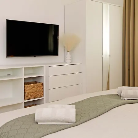Two Bedroom Cozy Vimalu Апартаменты Сплит