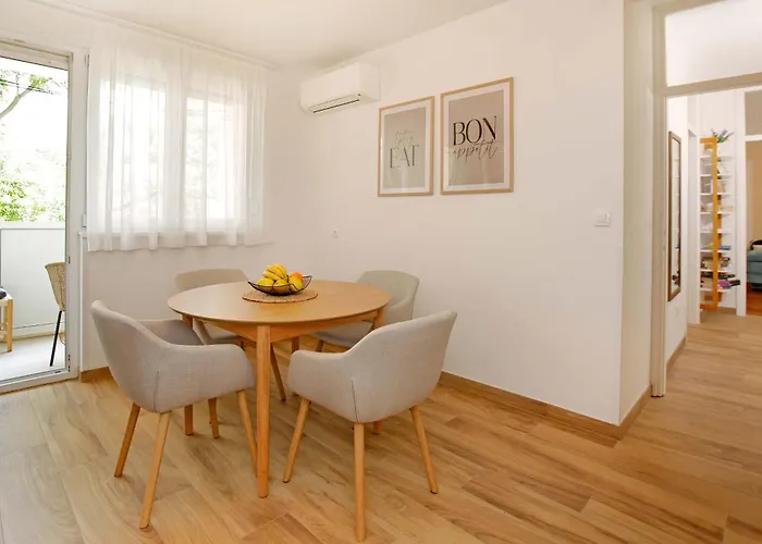 Two Bedroom Cozy Vimalu