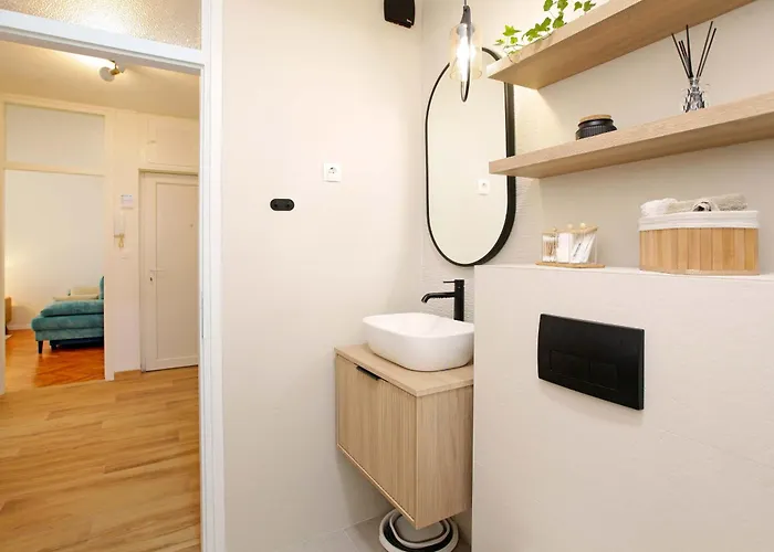 Two Bedroom Cozy Vimalu